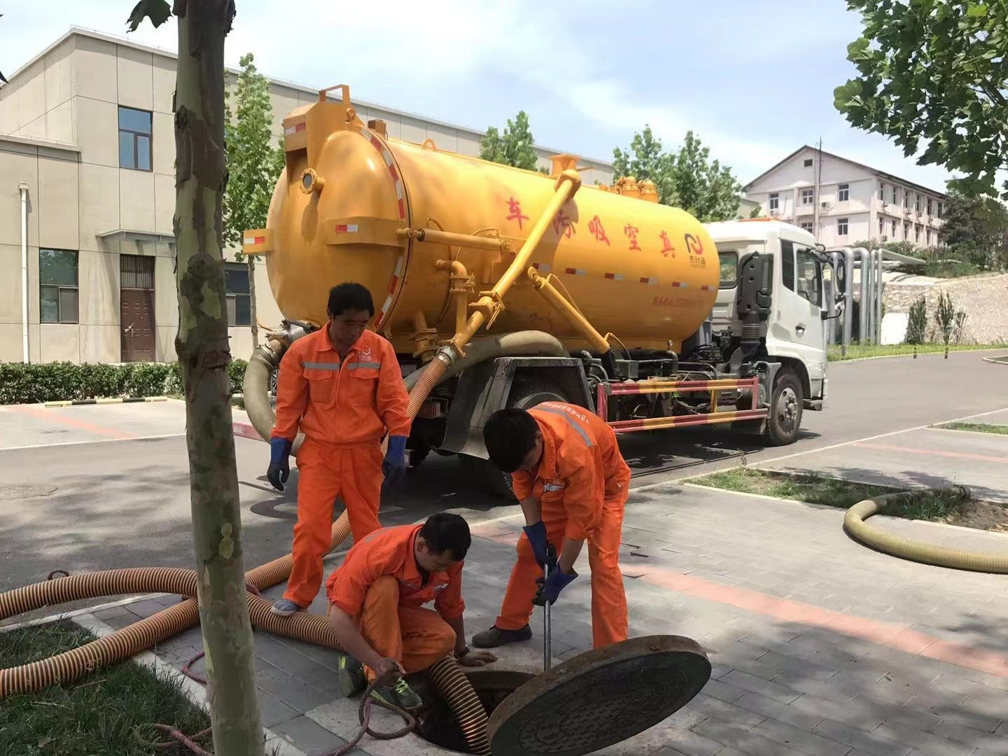 高埗镇化粪池清理与5-8吨吸粪车施工效率分析